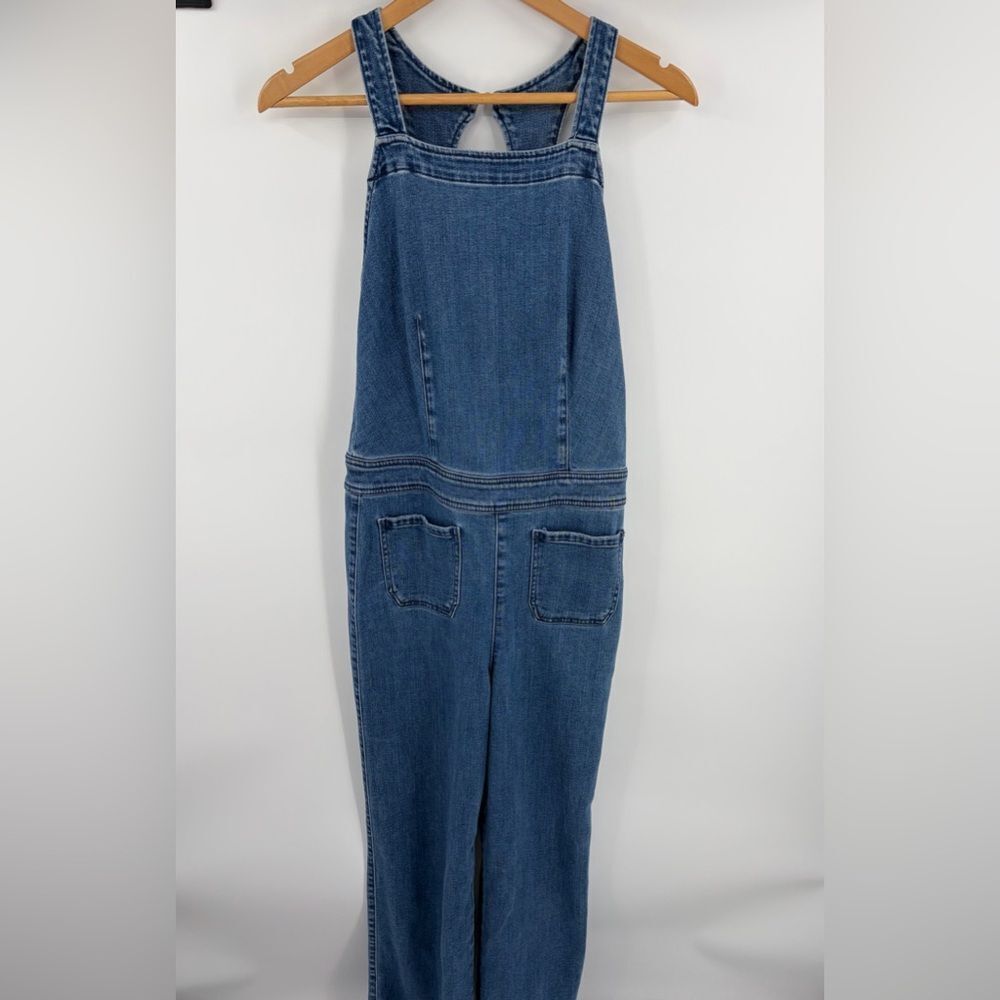 Abercrombie and Fitch women’s medium wash bootcut denim open back overalls sz 4T